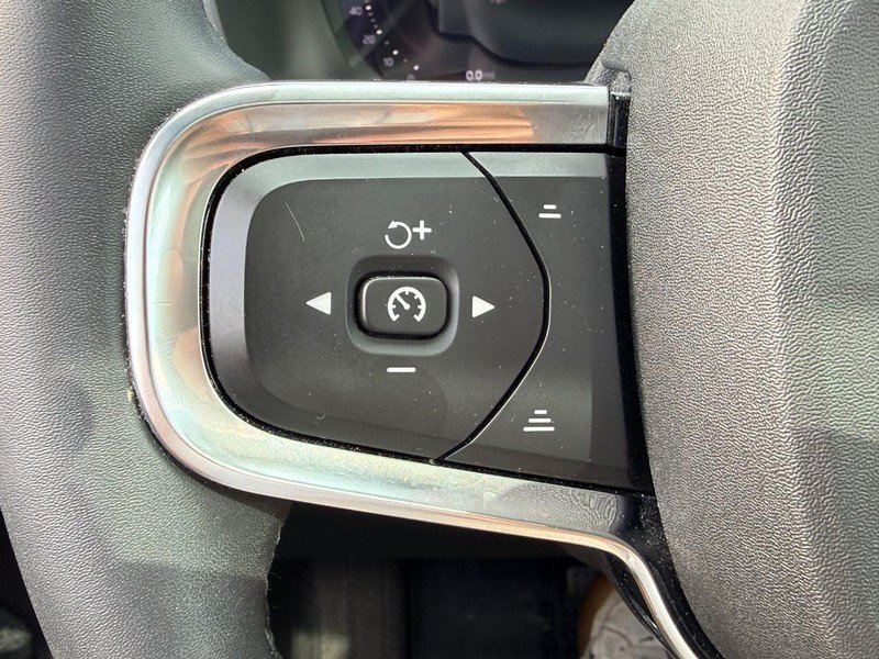 Used 2023 Volvo XC40 B5 Plus w/ Protection Package Premier AWD/4WD image 19