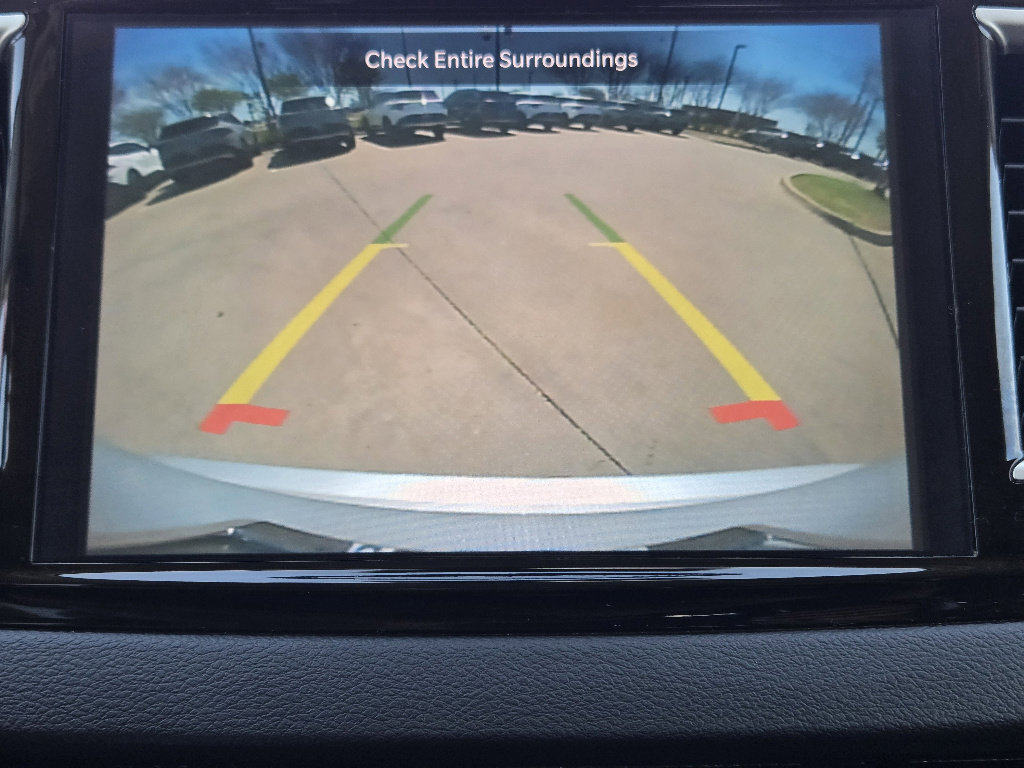 Used 2024 Chrysler Pacifica Touring-L image 7