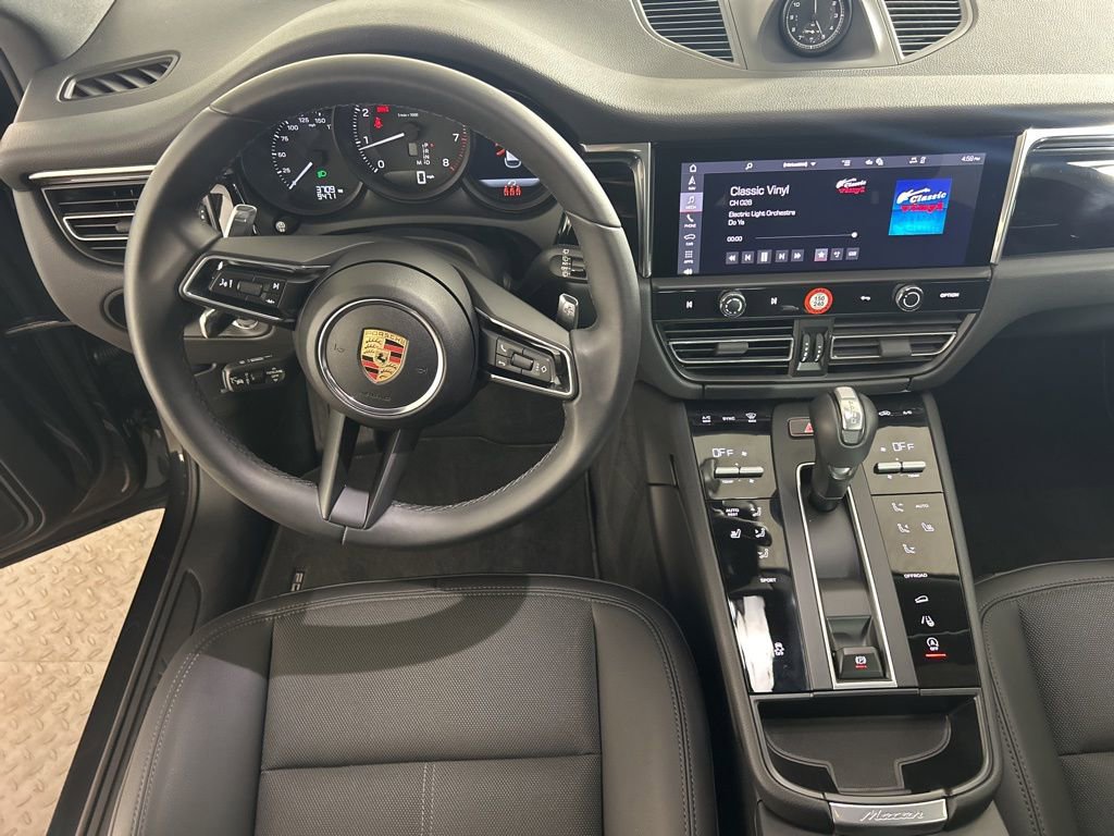 Certified 2025 Porsche Macan image 22