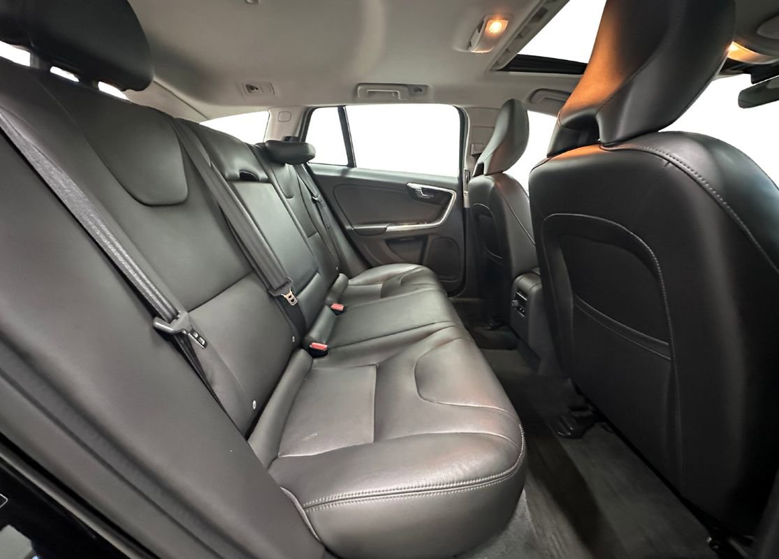 Used 2017 Volvo V60 T5 Platinum w/ Climate Package image 17