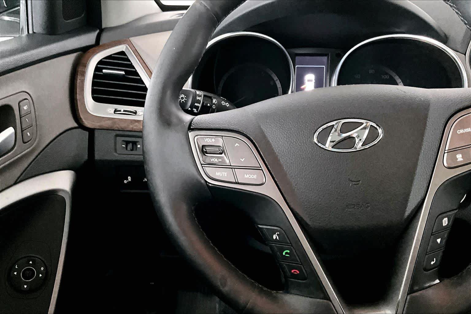Used 2017 Hyundai Santa Fe Limited AWD/4WD image 24