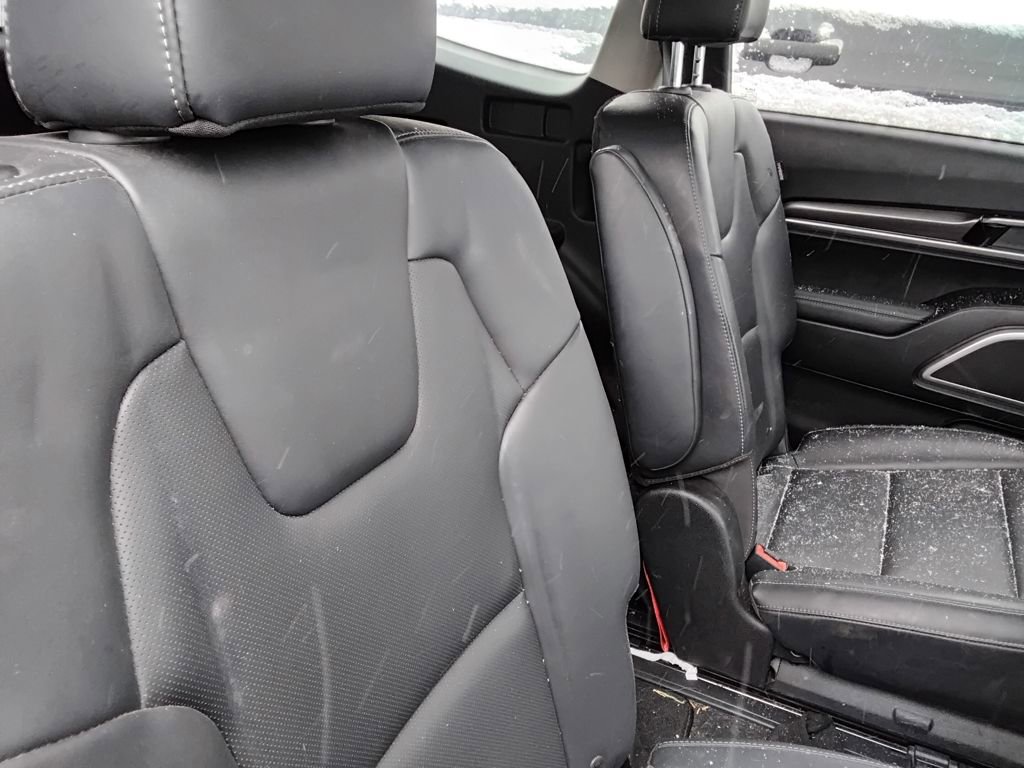 Used 2024 Kia Telluride S w/ S Sunroof Package image 8