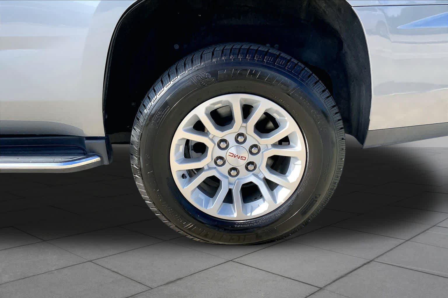 Used 2019 GMC Yukon SLT AWD/4WD image 11