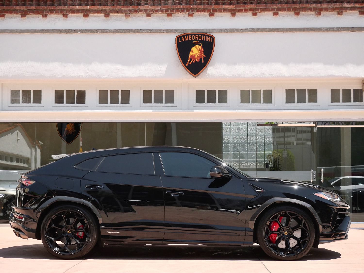 Used 2024 Lamborghini Urus Performante AWD/4WD image 2