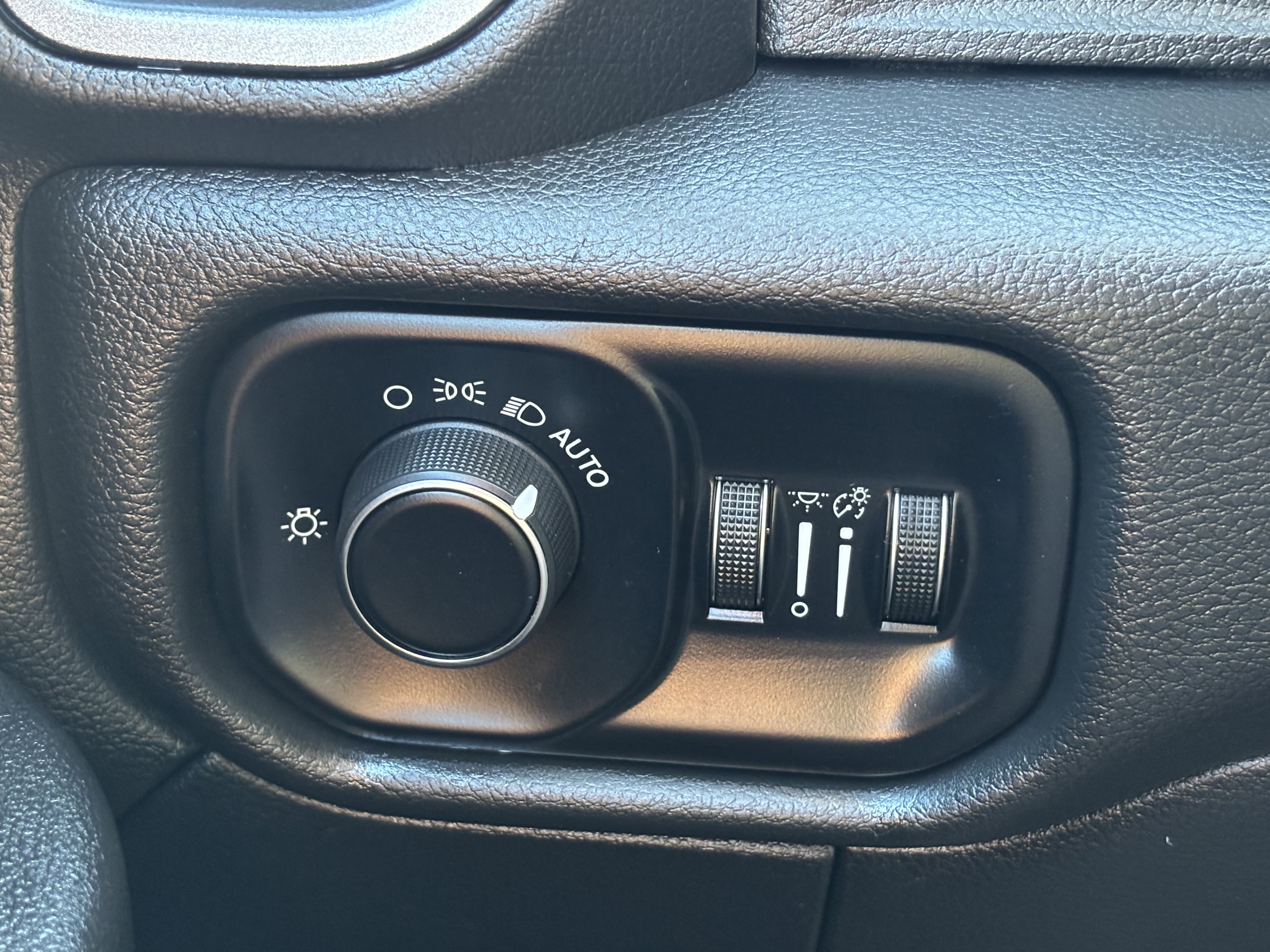 Used 2020 RAM 5500 Tradesman w/ Chrome Appearance Group AWD/4WD image 19