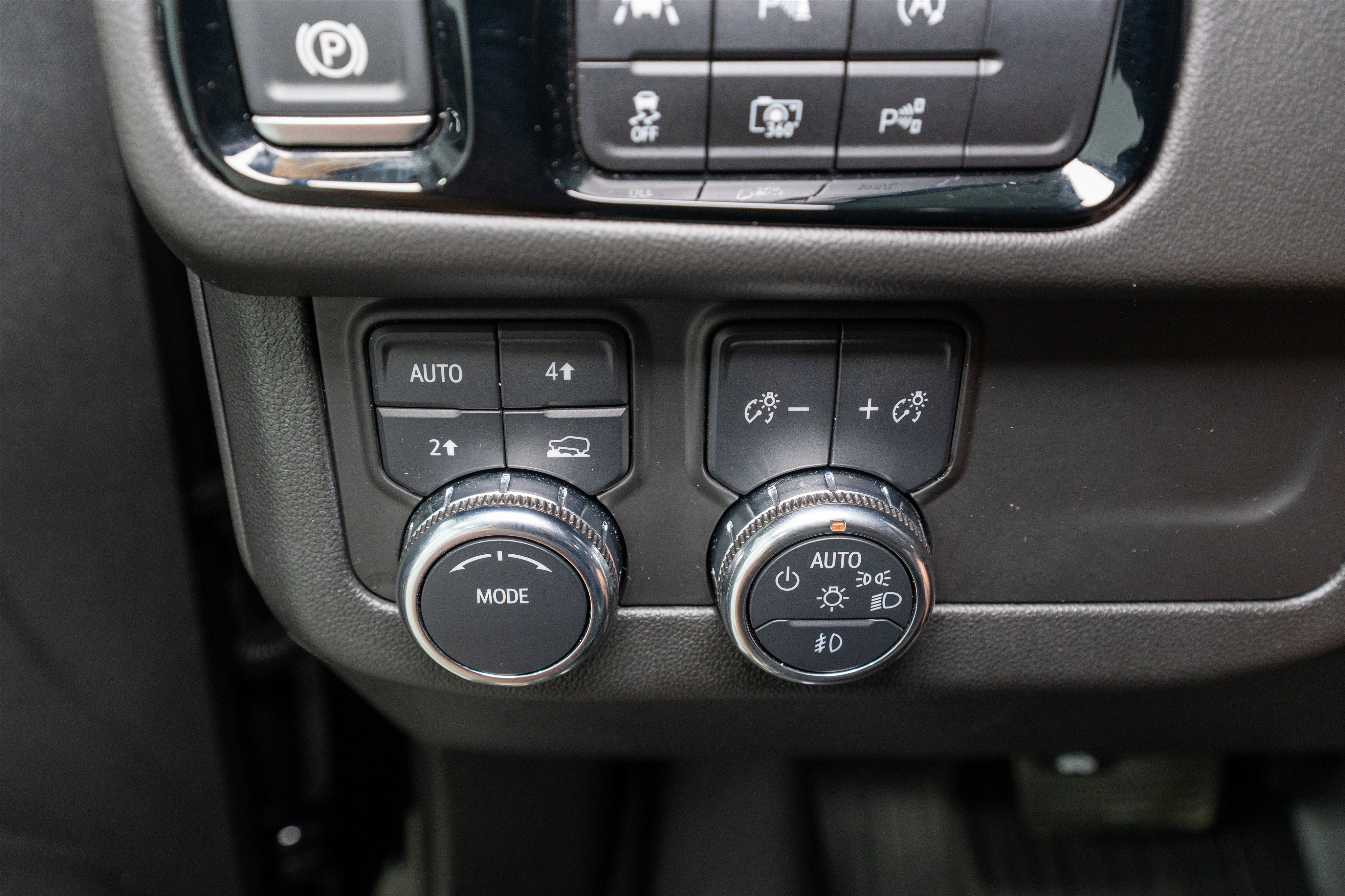 Used 2025 GMC Yukon Elevation AWD/4WD image 31
