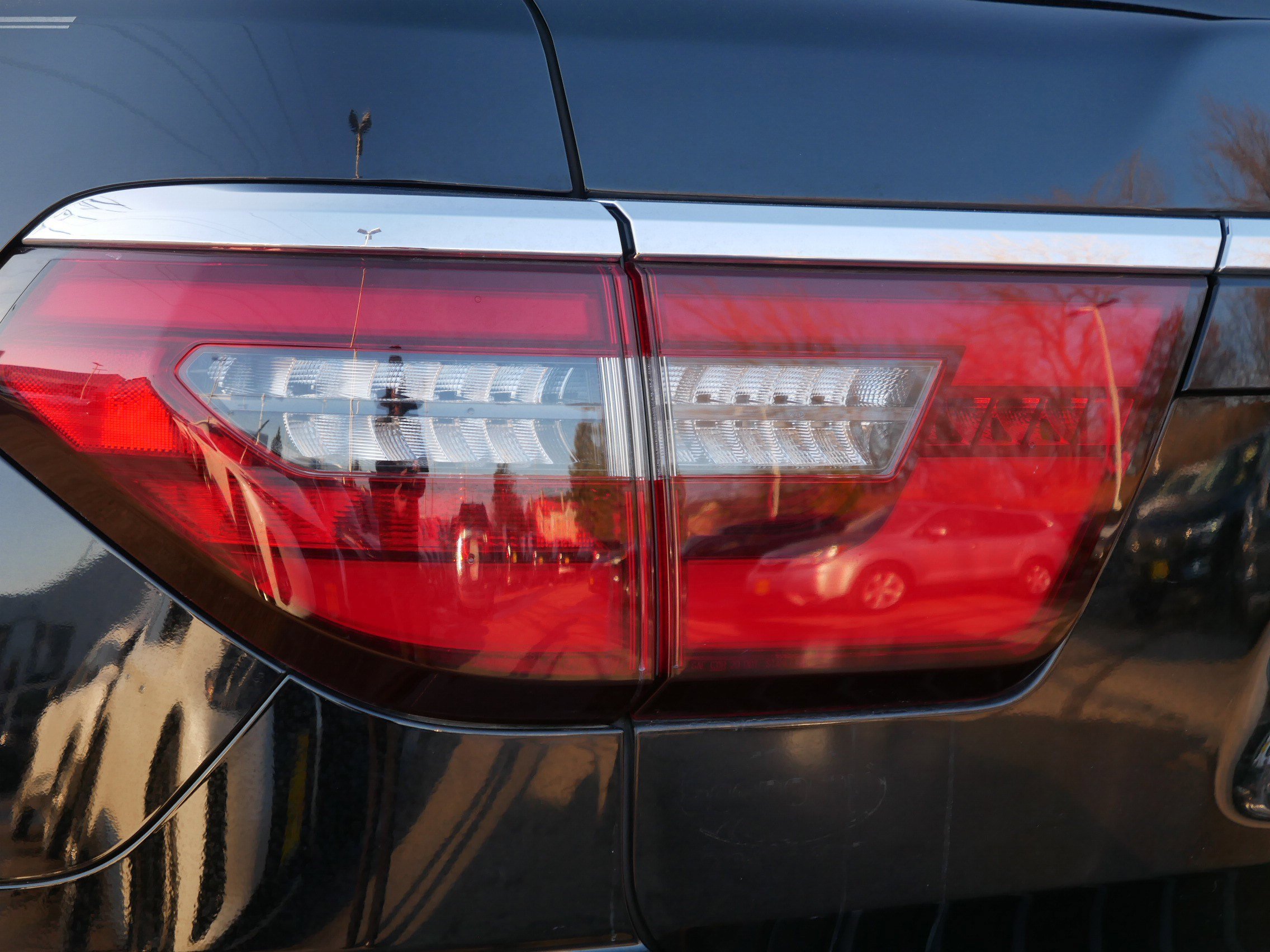 Certified 2023 Nissan Armada SL w/ Captain's Chairs Package image 17