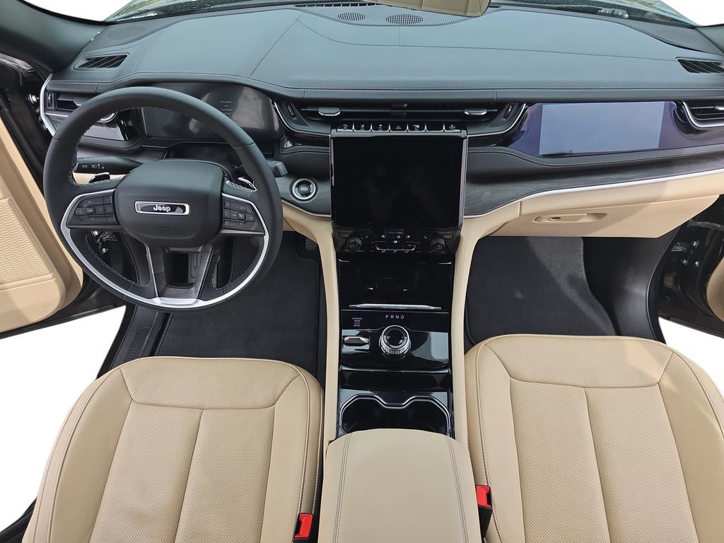 Used 2023 Jeep Grand Cherokee Limited w/ Luxury Tech Group II AWD/4WD image 9