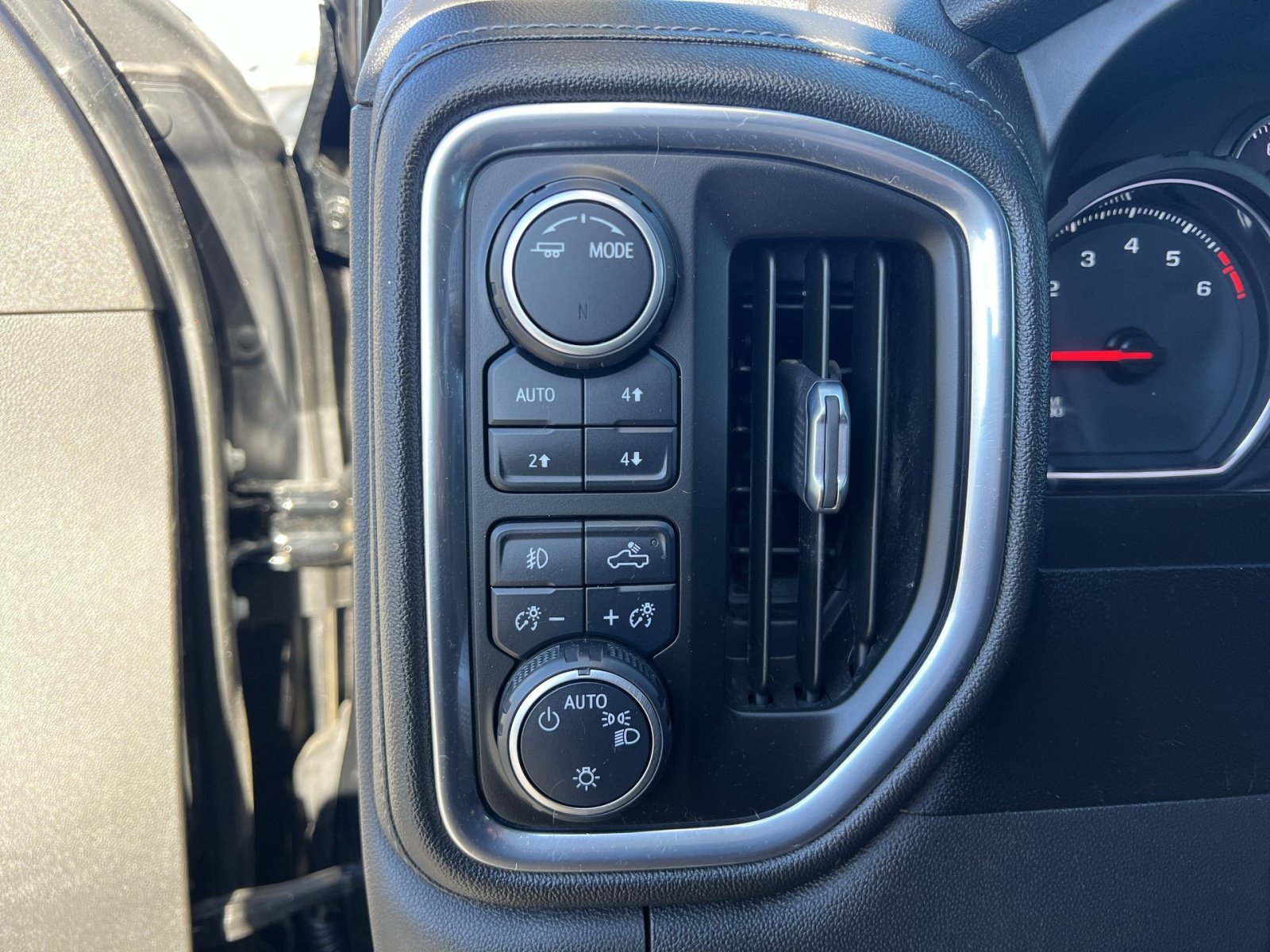 Used 2021 Chevrolet Silverado 1500 LT Trail Boss image 33