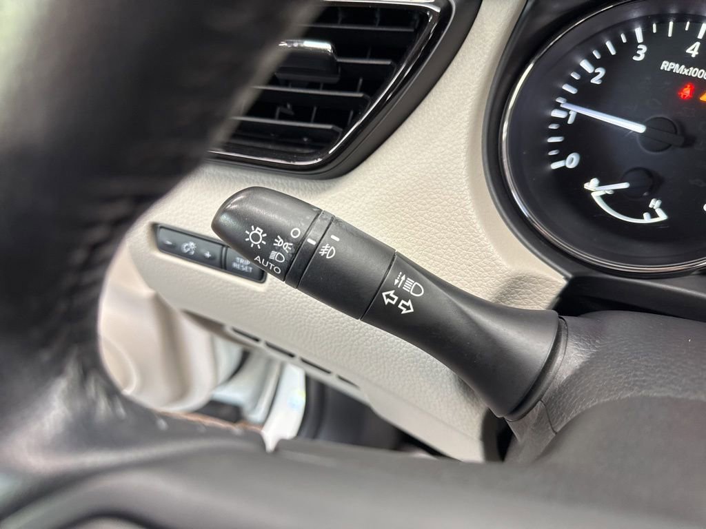 Used 2020 Nissan Rogue Sport SV w/ All-Weather Package AWD/4WD image 25