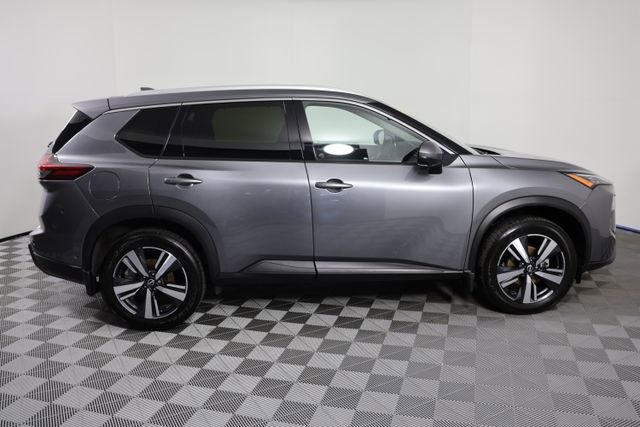 Used 2025 Nissan Rogue SL w/ SL Premium Package image 9
