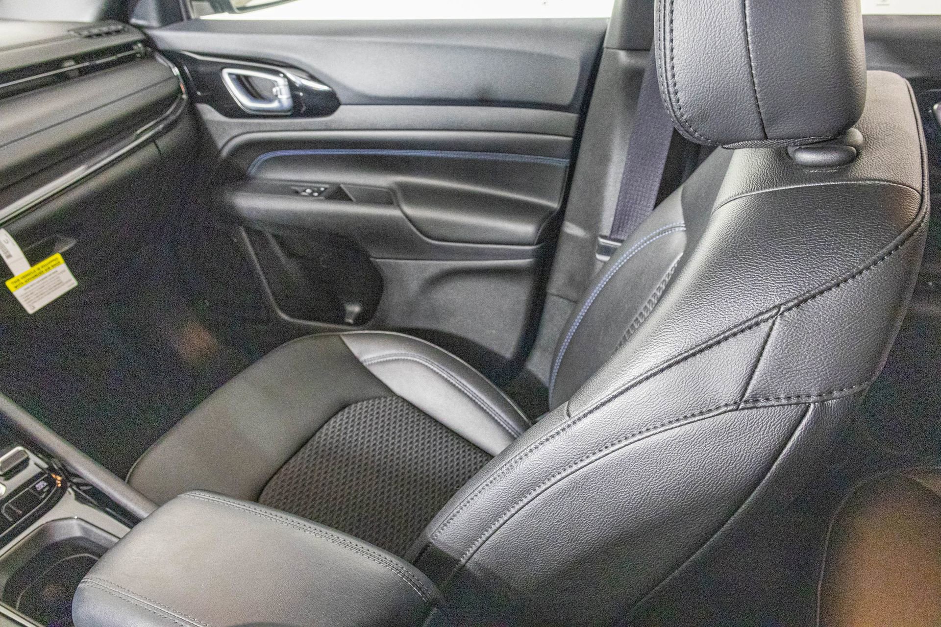 Used 2025 Jeep Compass Latitude w/ Altitude Special Edition image 34