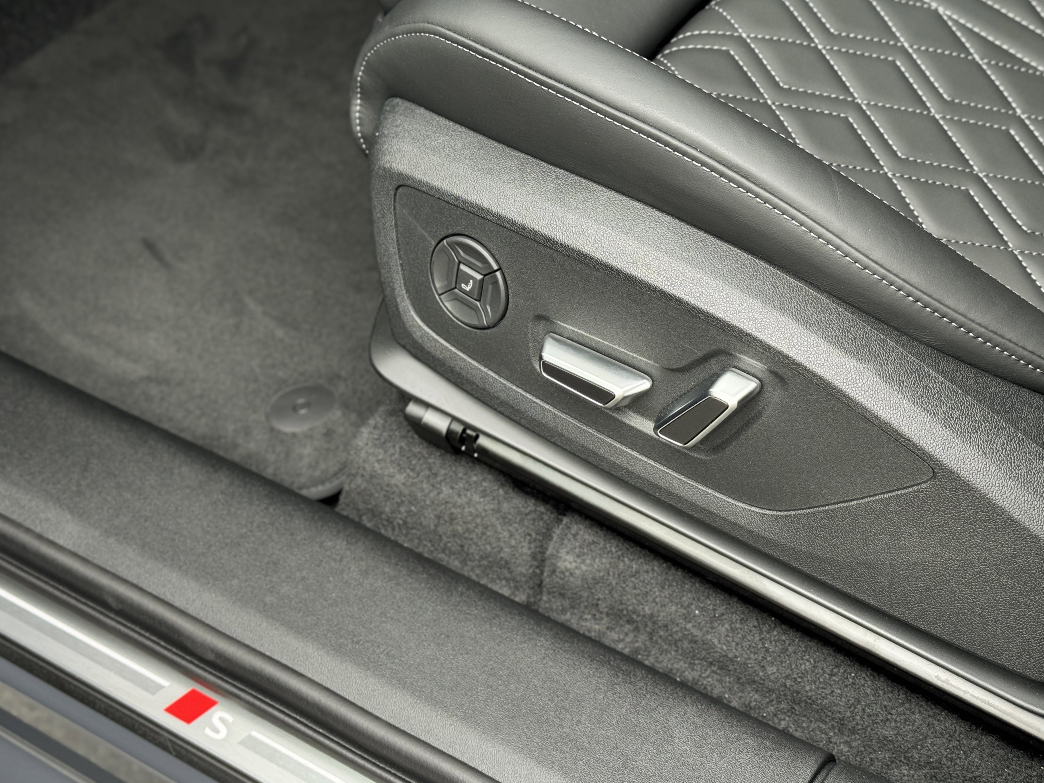 New 2025 Audi SQ6 e-tron Premium Plus image 15