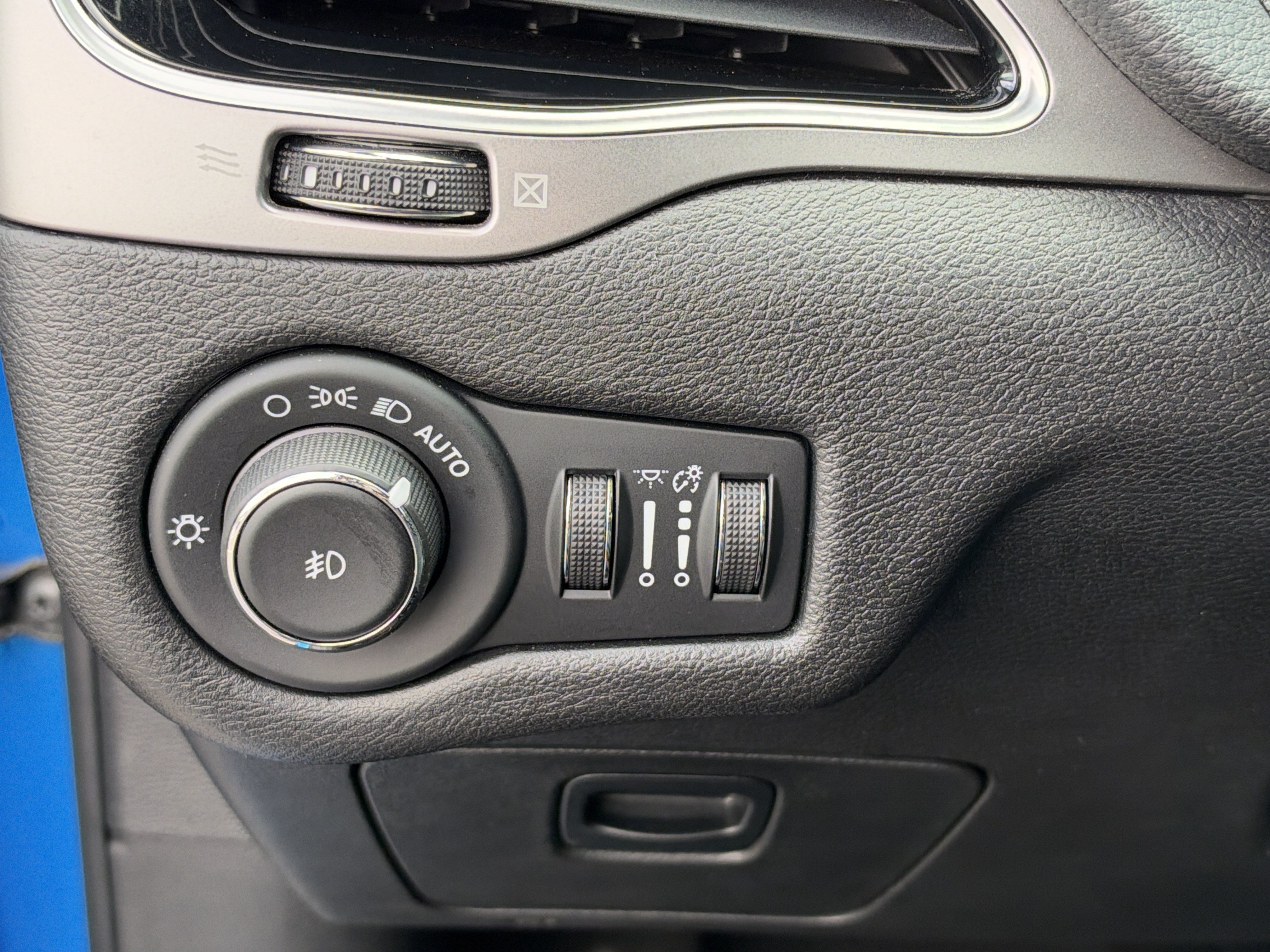 Used 2021 Jeep Cherokee Latitude Lux 80th Anniv w/ Quick Order Package 26U 80TH FWD image 39
