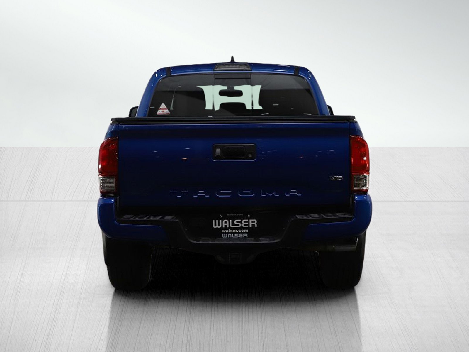 Used 2017 Toyota Tacoma TRD Sport w/ Tow Package (A/T) image 4