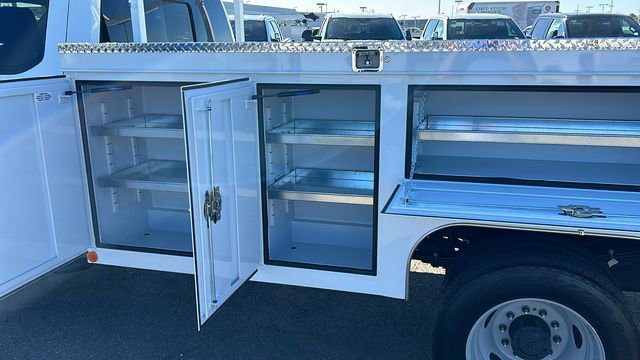 New 2025 Ford F550 2WD SuperCab Super Duty image 23