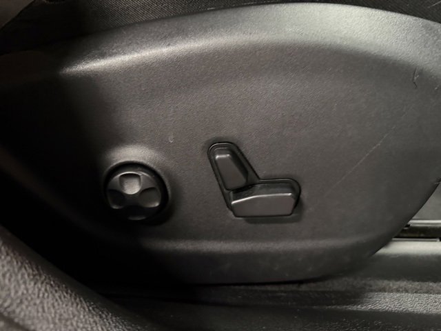 Used 2019 Jeep Cherokee Limited image 29