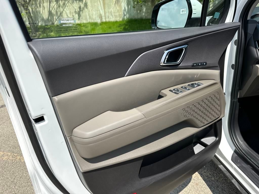 New 2025 Kia Carnival EX image 10