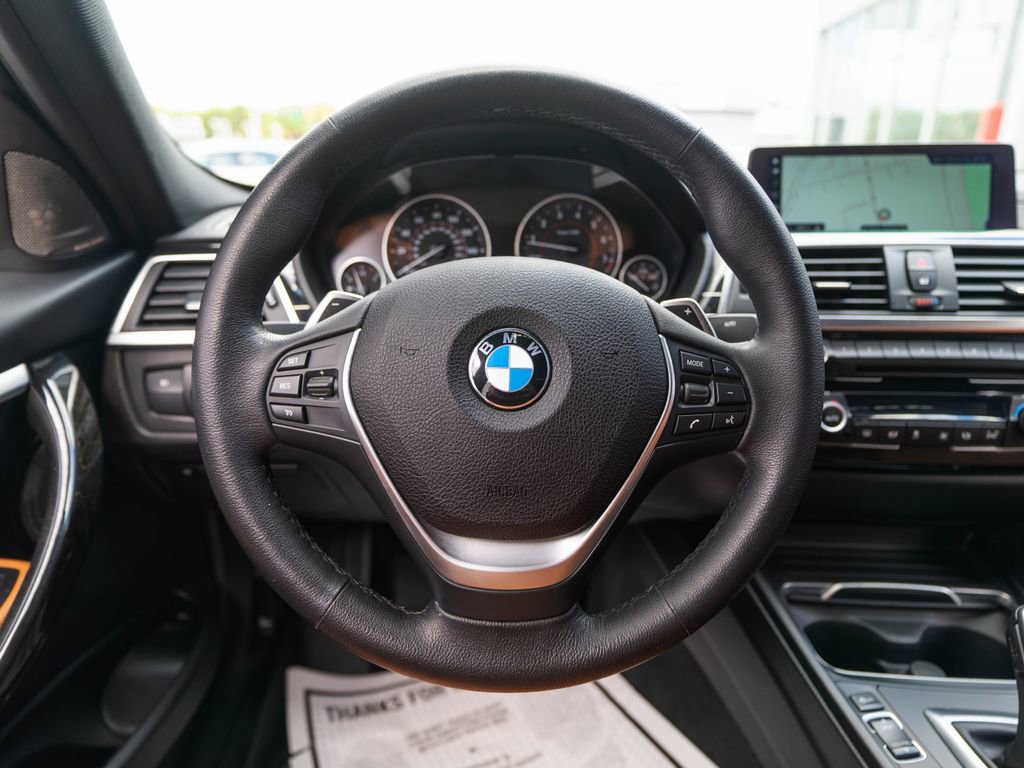 Used 2018 BMW 330i xDrive Sedan w/ Premium Package AWD/4WD image 16