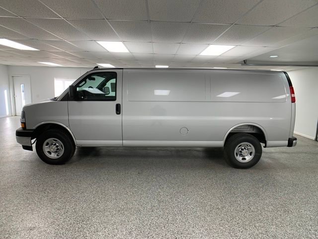New 2025 Chevrolet Express 3500 Work Van w/ Driver Convenience Package image 4