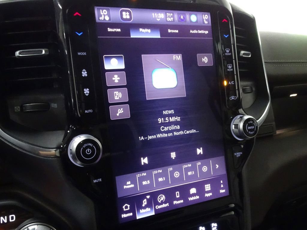 Used 2025 RAM 1500 Laramie image 24