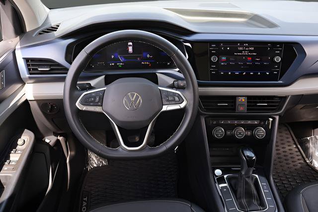 Certified 2024 Volkswagen Taos SE w/ Panoramic Sunroof Package FWD image 16