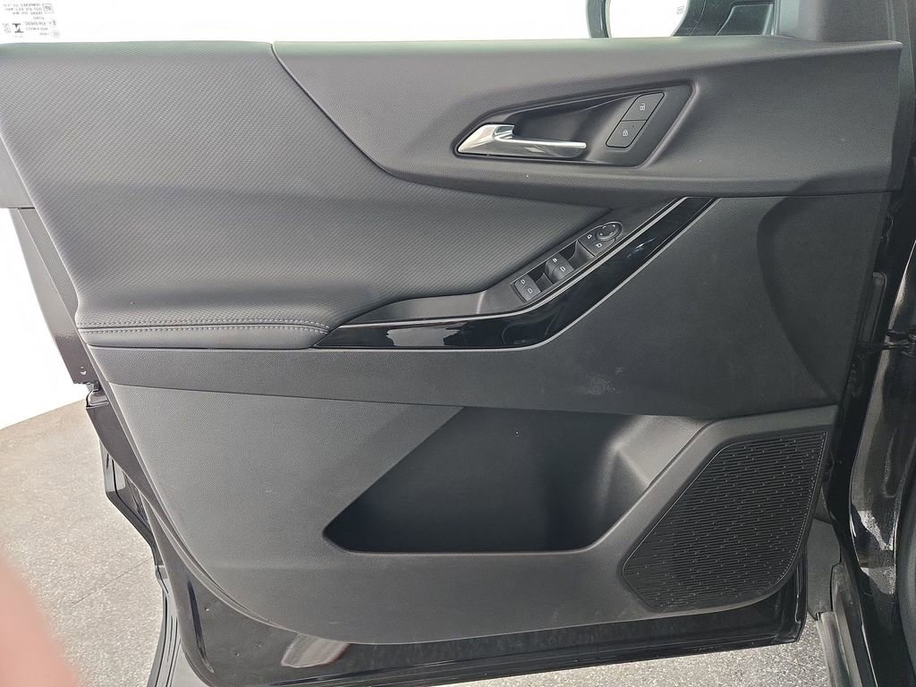 Used 2025 Chevrolet Equinox LT image 28