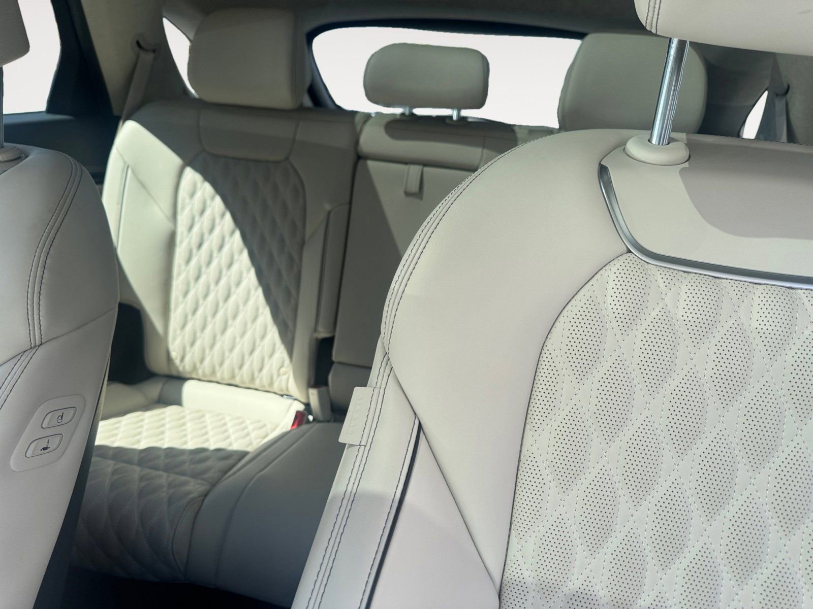 Used 2025 Genesis GV70 3.5T Sport w/ Sport Advanced Package image 16