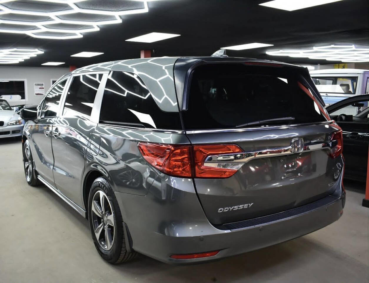 Used 2018 Honda Odyssey Touring image 3