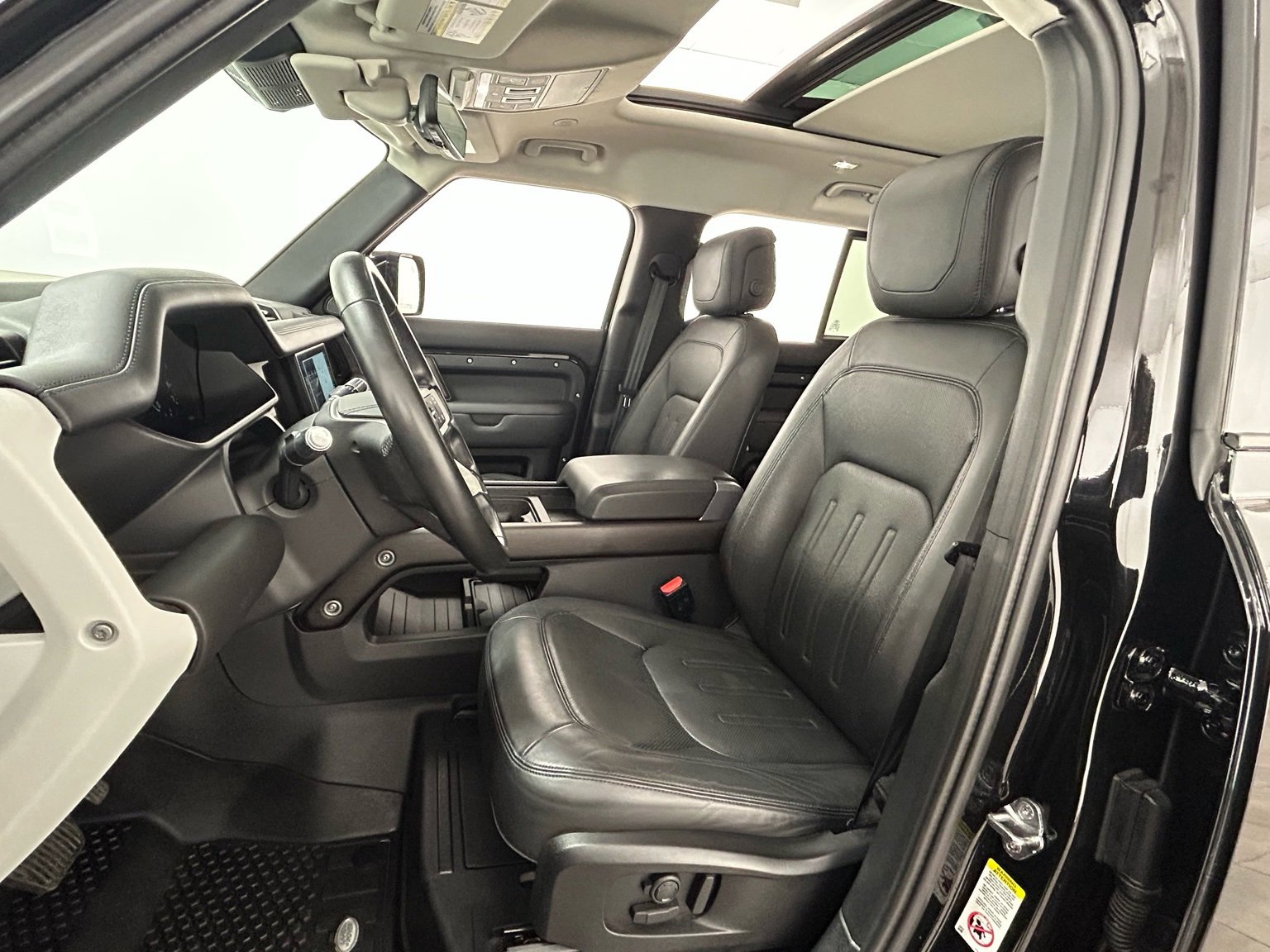 Used 2020 Land Rover Defender 110 HSE image 27