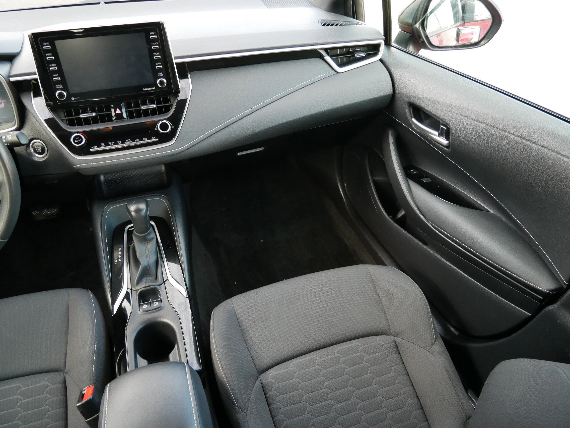 Used 2021 Toyota Corolla SE w/ Blackout Package (TMS) image 11