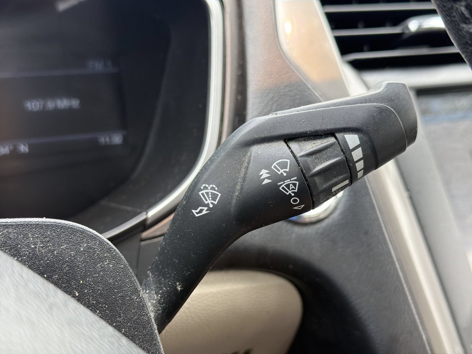 Used 2019 Ford Fusion SEL FWD image 27
