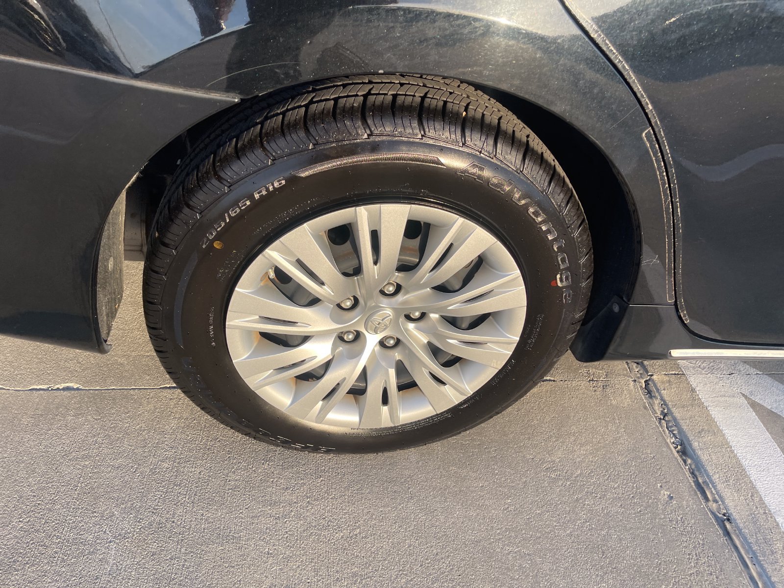Used 2014 Toyota Camry LE FWD image 12