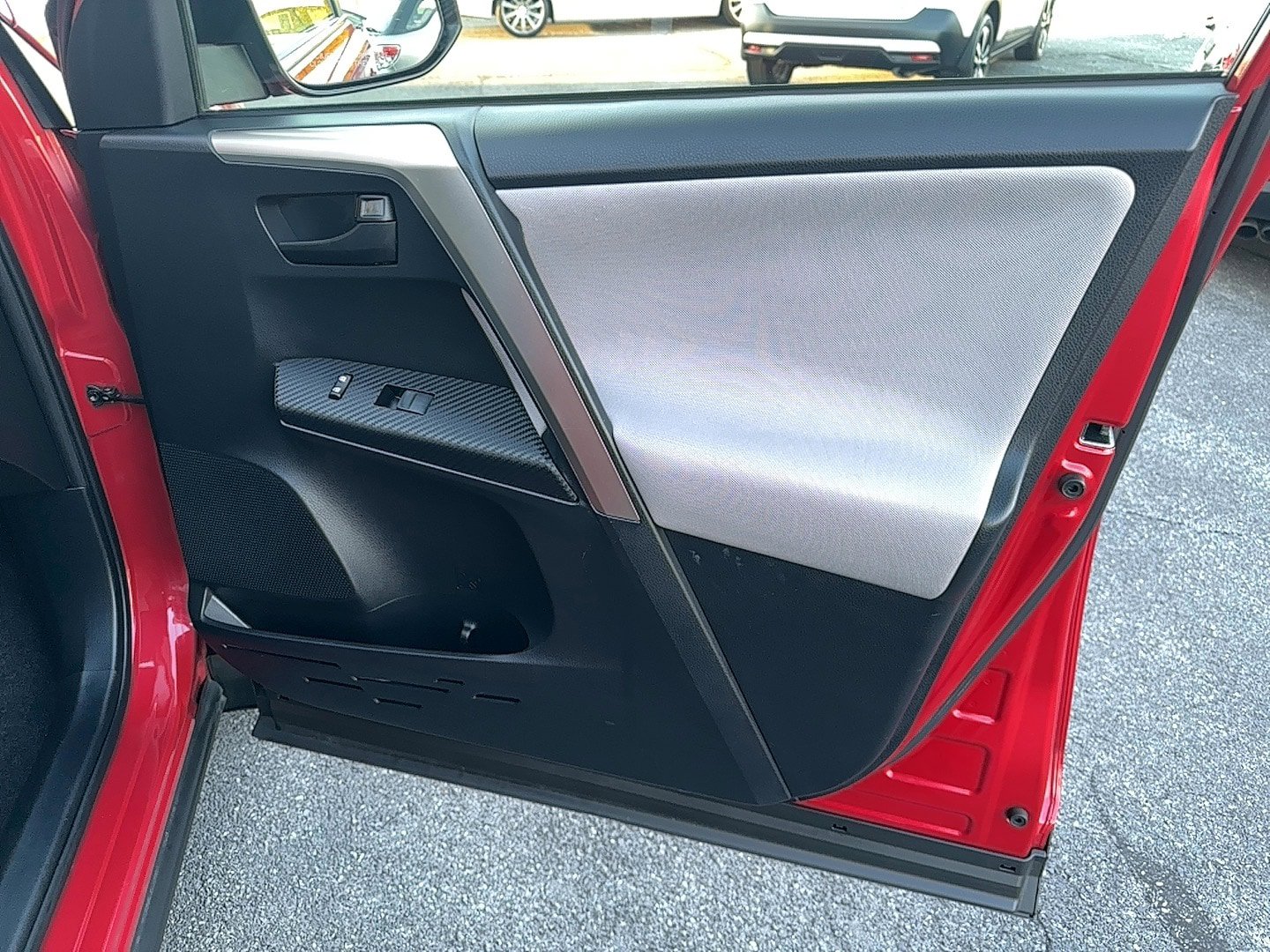 Used 2014 Toyota RAV4 LE image 18