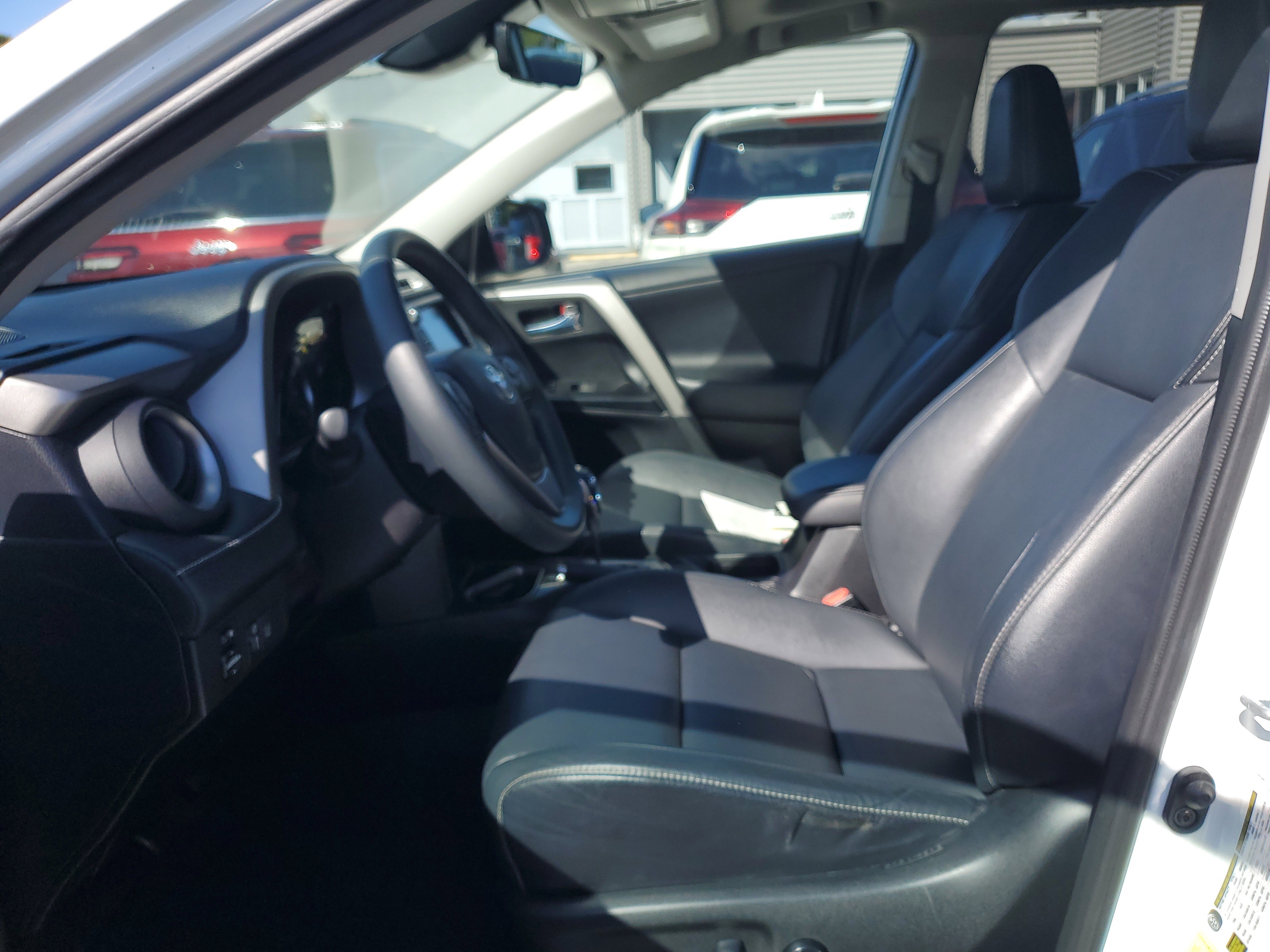 Used 2017 Toyota RAV4 Limited image 13