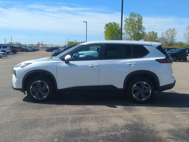 Used 2024 Nissan Rogue SV AWD/4WD image 6