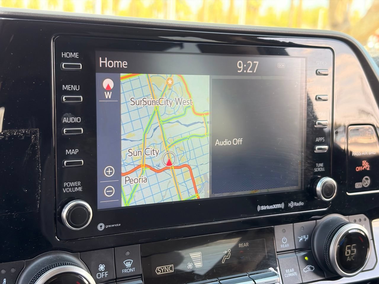 Used 2021 Toyota Highlander XLE AWD/4WD image 19