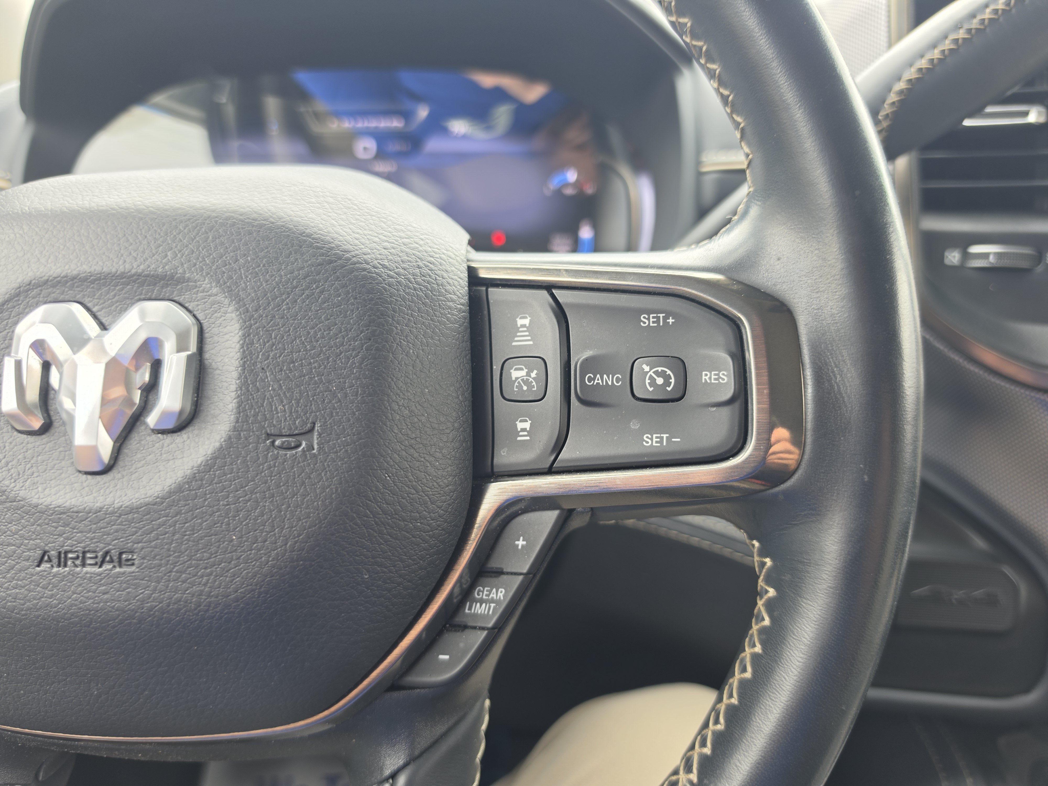 Used 2023 RAM 2500 Limited AWD/4WD image 24
