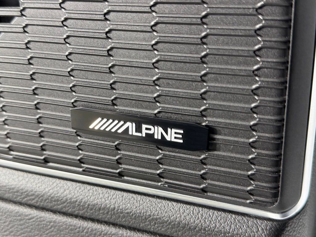 Used 2023 Jeep Grand Cherokee L Summit w/ Luxury Tech Group V image 16