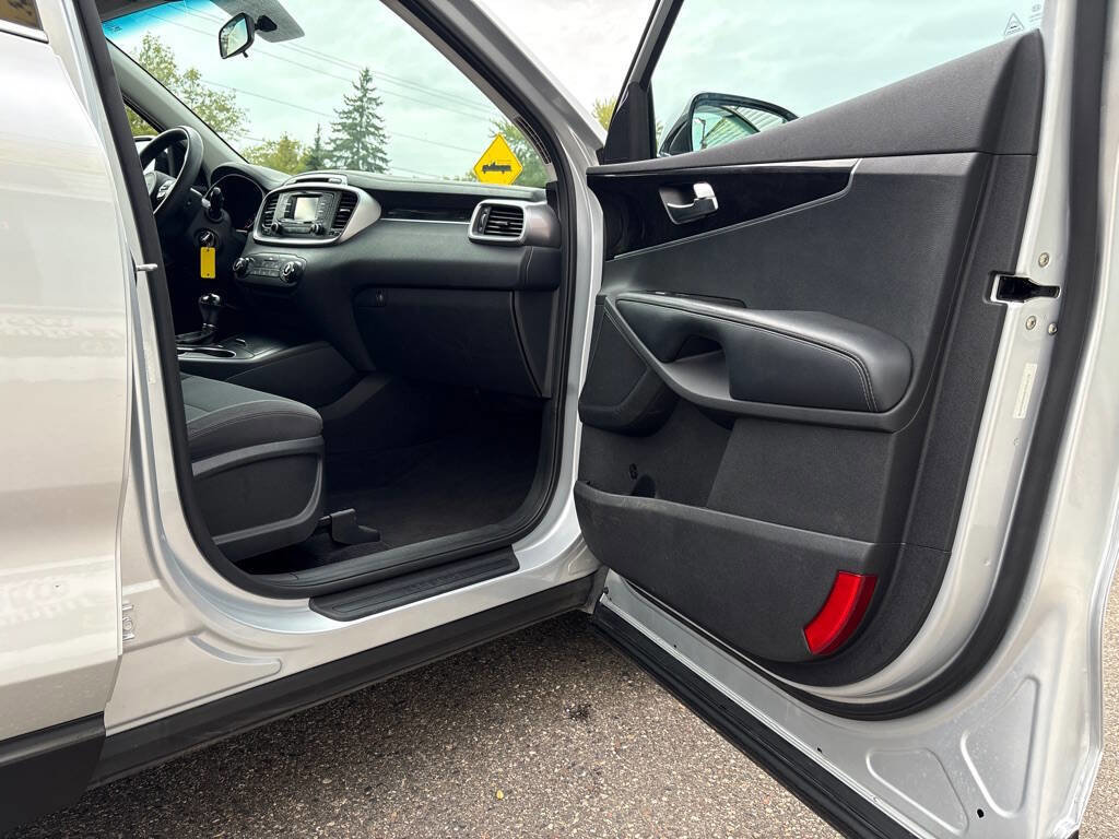 Used 2017 Kia Sorento AWD image 23