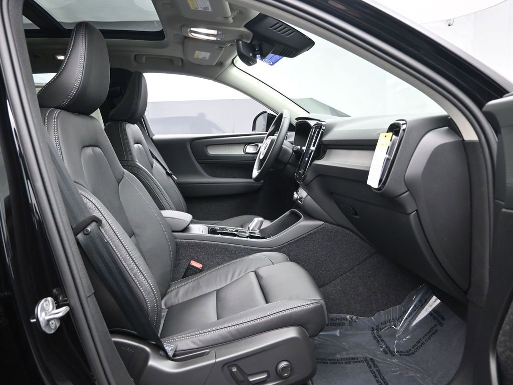 New 2026 Volvo XC40 B5 Plus w/ Protection Package Premier AWD/4WD image 27