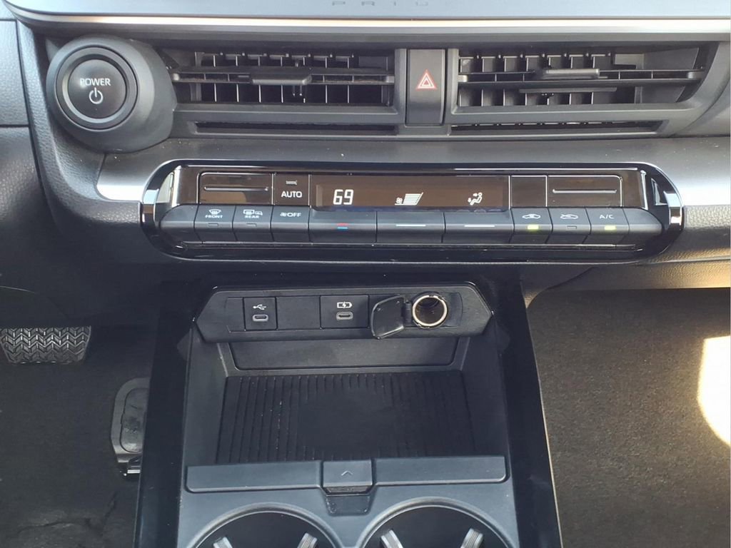 Used 2024 Toyota Prius LE image 19