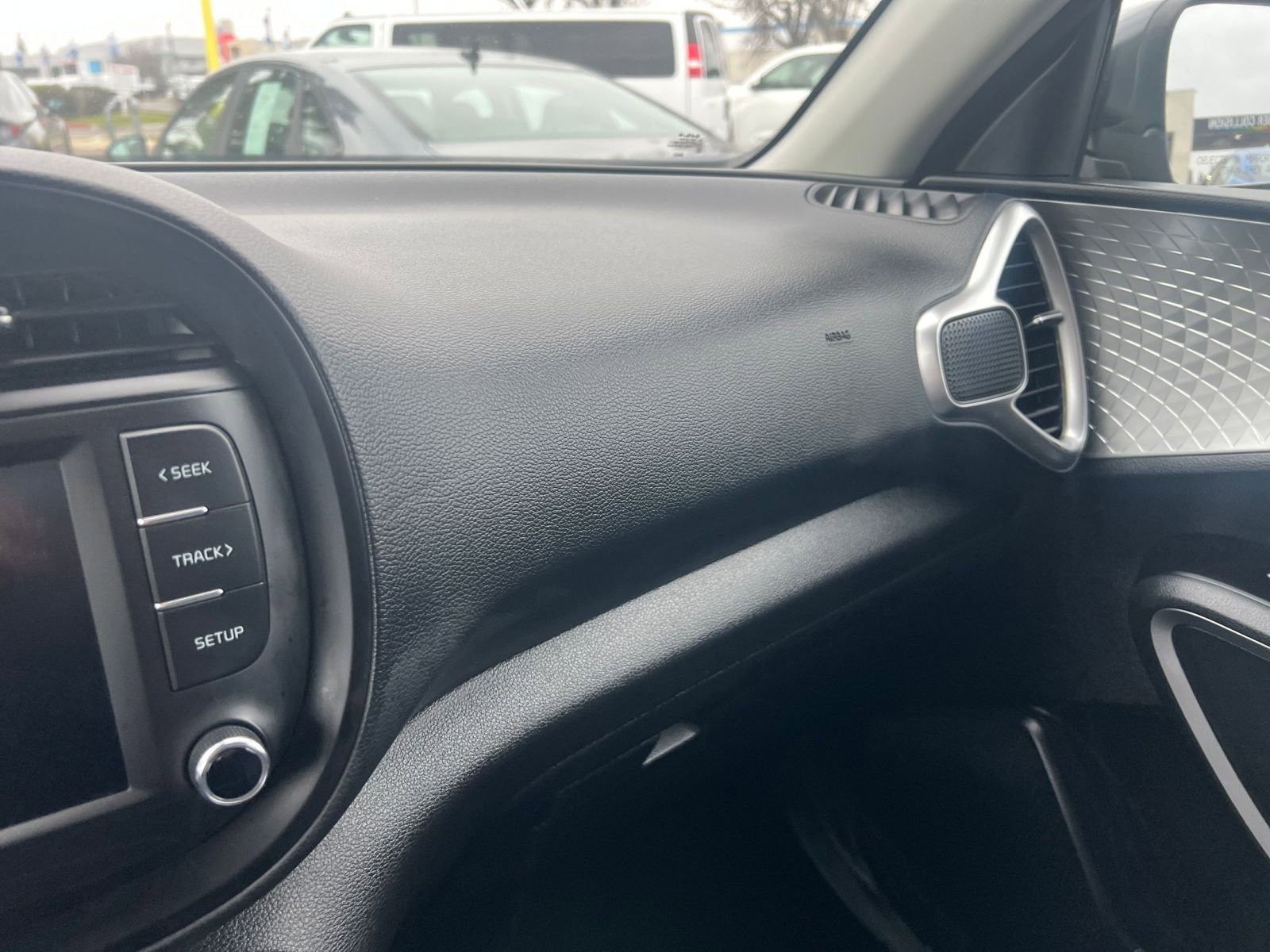 Used 2025 Kia Soul LX w/ LX Technology Package image 32