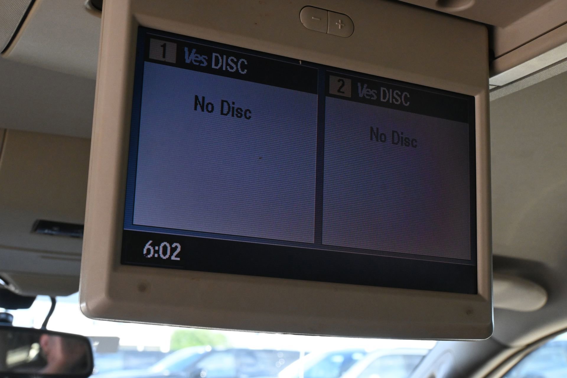 Used 2012 Chrysler Town & Country Touring-L w/ Entertainment Group #2 FWD image 16