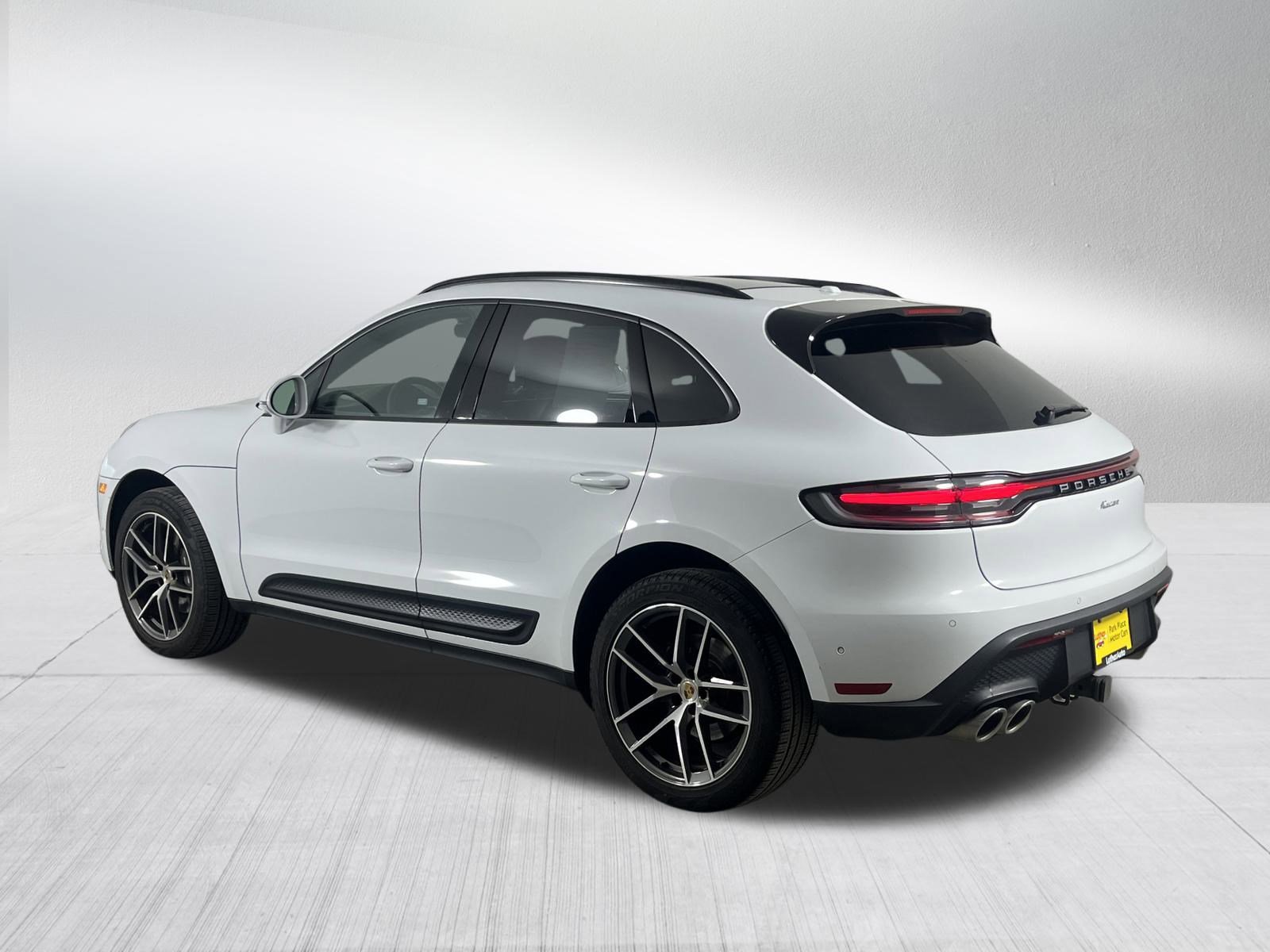 Used 2022 Porsche Macan w/ Premium Package Plus image 5