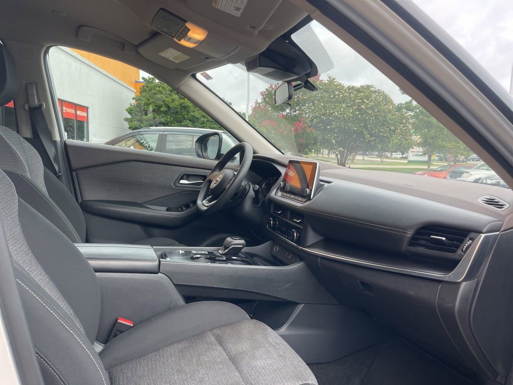 Used 2023 Nissan Rogue SV image 17