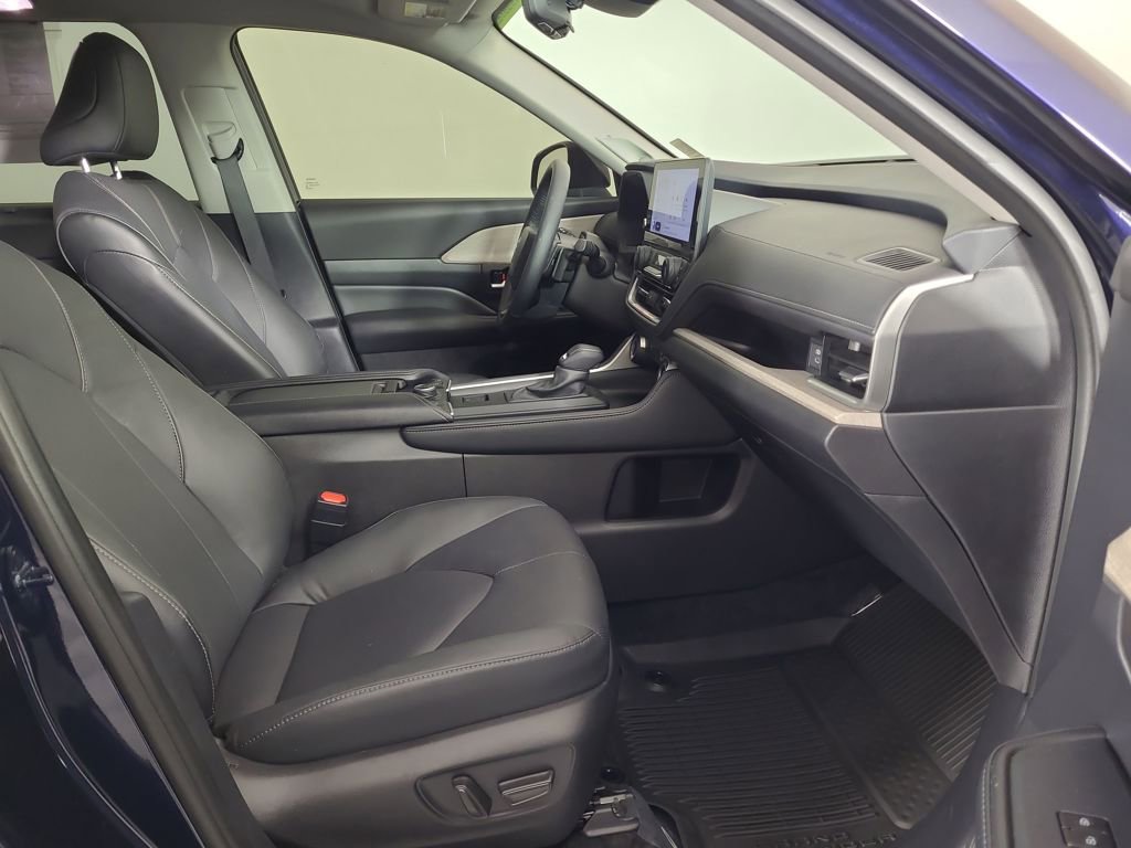 Used 2025 Toyota Grand Highlander AWD image 23