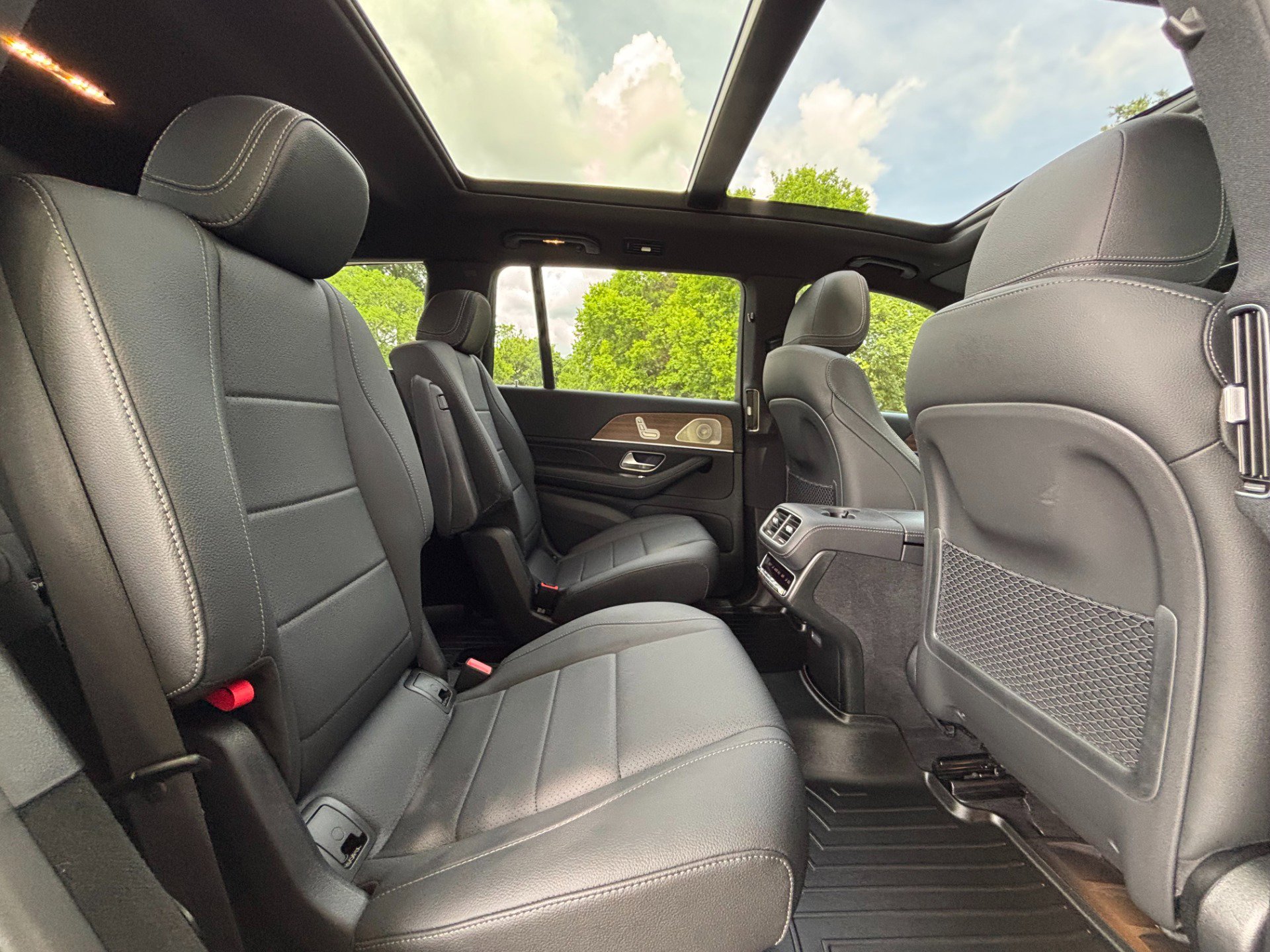 Used 2025 Mercedes-Benz GLS 450 4MATIC w/ AMG Line Exterior image 19