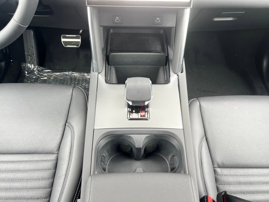 Used 2025 Land Rover Discovery Sport Dynamic SE image 26