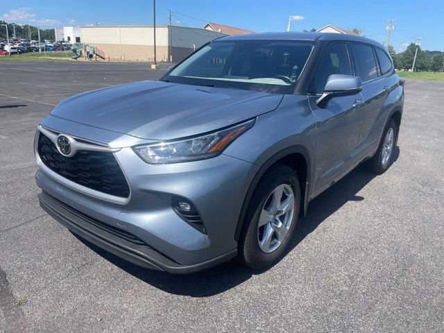 Used 2020 Toyota Highlander LE AWD/4WD video 2